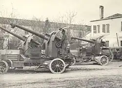 Italienisches Flak­geschütz 102/35 Mod. 1914 auf SPA 9000-Lastkraftwagen