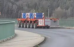 Belastungstest mit einem Self-Propelled Modular Transporter (SPMT) auf der Elbbrücke Bad Schandau
