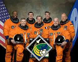 v. l. n. r. Leland Melvin, Stephen Frick, Rex Walheim, Leopold Eyharts, Stanley Love, Alan Poindexter, Hans Schlegel