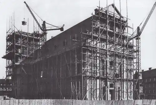 Alte Kirche während des Baus 8. April 1927