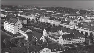 Der fertige Stadtteil um 1936. Mit Panzerkaserne (hinten links) und Kleingartenanlage Alte Warte (hinten rechts)