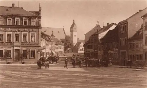 Roßmarkt (vor 1868: Viehmarkt). Hinten der Schweinmarkt (heute: Am Zeughaus). Vom Zeughaus sieht man nur das Dach. Rechts Schlauchturm der Feuerwache. Nach 1907