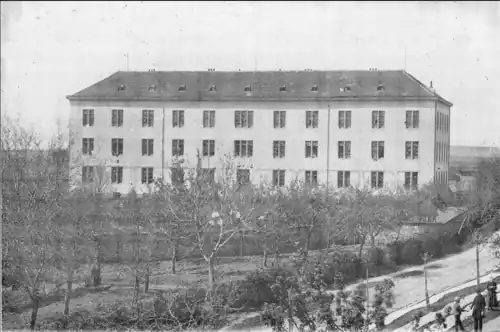 Spital mit Garten, erbaut 1844/45, abgebrochen 1902. Heute steht dort das Justizgebäude. Vor 1902