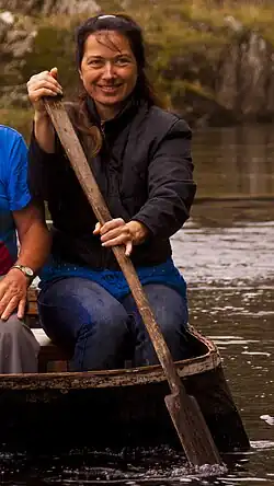 Sabine Asmus bewegt walisisches Cwrwgl