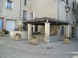 Lavoir und Brunnen