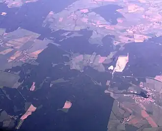 Flechtingen (rechts unten) und der Nordwestteil des Flechtinger Höhenzugs