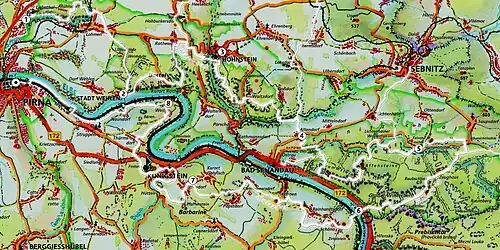 Karte, in der Flächen Grün und Städte rot gekennzeichnet sind. Die Karte erstreckt sich entlang der Elbe von Pirna nach Schöna und von Bergieshübel bis Lohmen.