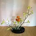 Moribana kōseitai (hidarigatte) von der Saga Go-ryū Schule