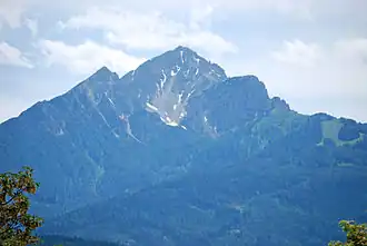 Saile von Innsbruck (von Nordosten). Links das Spitzmandl, rechts die Pfriemeswand und Mutterer Alm