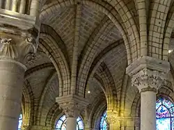 Abteikirche Saint-Denis: Kapitelle des Chorumgangs