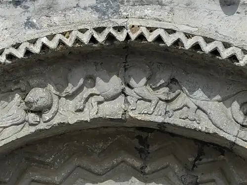 Archivolte am Eingangsportal von Saint-Sulpice