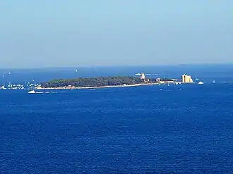 Blick auf die Insel Saint-Honorat von der Küste