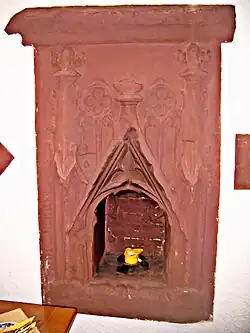 Gotische Sakramentsnische der Klosterkirche, heute Gaststätte Waldhaus, Donnersberg