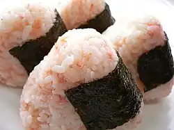 Sake-Onigiri („Lachs-Onigiri“)