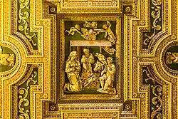 Holzdecke der Kirche mit Darstellung der Geburt