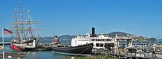 Historische Schiffe am Hyde Street Pier, San&nbsp;Francisco Maritime National Historical Park