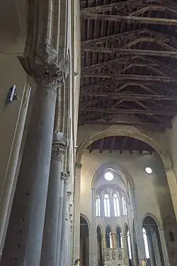 San Lorenzo Maggiore in Neapel, Schiff zum Dachstuhl offen