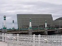 Der Kursaal und die Brücke über den Urumea