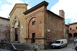 Fassade und Seitenkapelle aus dem 16. Jahrhundert