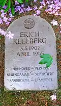 Grabstein des Juden Erich Kleeberg auf dem Lagerfriedhof Sandbostel