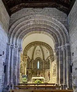 Innenraum mit Blick auf den Altarraum