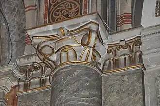 Linkes Seitenschiff; Komposit-Kapitell aus dem Mittelalter