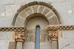 Kapitelle an der Apsis