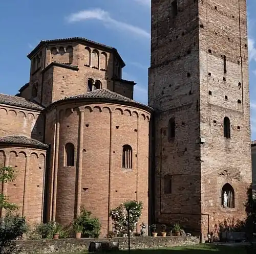 Die Apsis der Kirche.