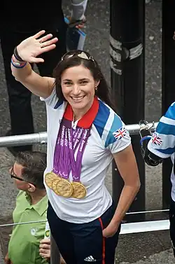 Sarah Storey mit den Medaillen der Paralympischen Sommerspiele 2012