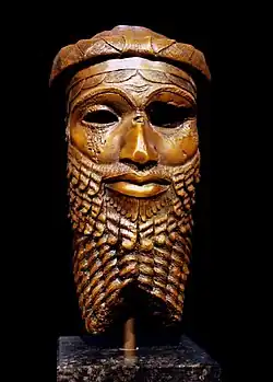 Sargon von Akkad (um 2334–2279 v. Chr., links) und Antiochos I. (324–216 v. Chr., rechts), erster und letzter Inhaber des Titels Šar kiššatim