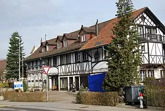 Haus am Eingang von Schöfflisdorf