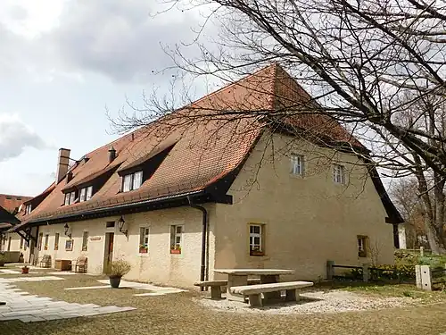 Seitliche Ansicht des Wohnstallhauses