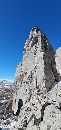 Der 90&nbsp;Meter hohe Schijenzan, von Südwesten aus fotografiert