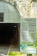 Hinweisschild am östlichen Tunnelportal