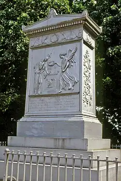 Zahnschnitt- oder Klötzchenfries an einer Kleinarchitektur (Schill-Denkmal in Wesel, 1809)