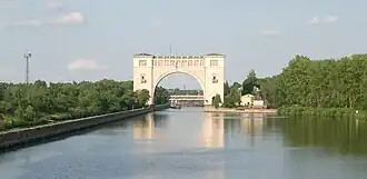 Schleuse vom Uglitscher Stausee aus gesehen