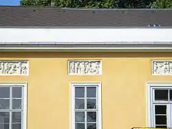 Kämpferfenster als vierscheibiges Sprossenflügelfenster (Schloss Pötzleinsdorf, Österreich)