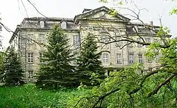 Schloss Bartensleben (mit dem um 1750 auf den Grundmauern der früheren Wasserburg errichteten Veltheim'schen Schloss)