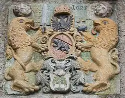 Wappentafel am unteren Torhaus