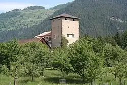 Schloss Rietberg, Graubünden, Turm mit Ochsen­augen des 17.&nbsp;Jhd.