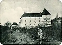 Schloss Sauerbrunn im Jahre 1909, rechts die Sternschanze