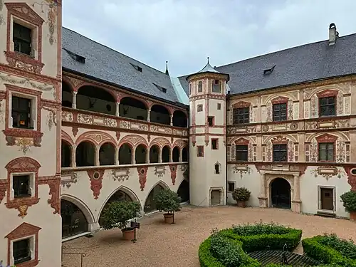 Innenhof, Süd- u Westflügel