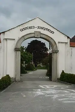 Ein Eingangsportal zum Josephinum