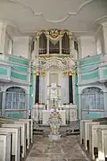 Altar, Kanzel und Orgel liegen übereinander