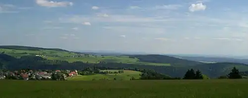 Blick vom Simmersberg auf Schnett und Waffenrod/Hinterrod, Eckartsberg und Klingeberg