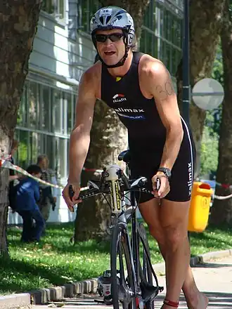 Peter Schoissengeier auf dem Weg in die Wechselzone (Lustenau im Juni 2009)