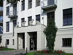 Am „Schokoladenpalais“ (2010)