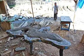 Moderne Schnitzerei in Maubara