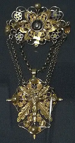 Schuwe mit Kreuzanhänger, Schatz des Aachener Gnadenbildes