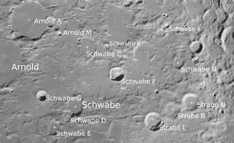 Schwabe mit Nebenkratern (Norden oben; LROC-WAC)